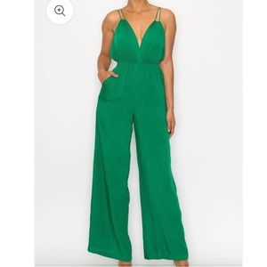 Vici Rosevelt Kelly green pantsuit with pockets
